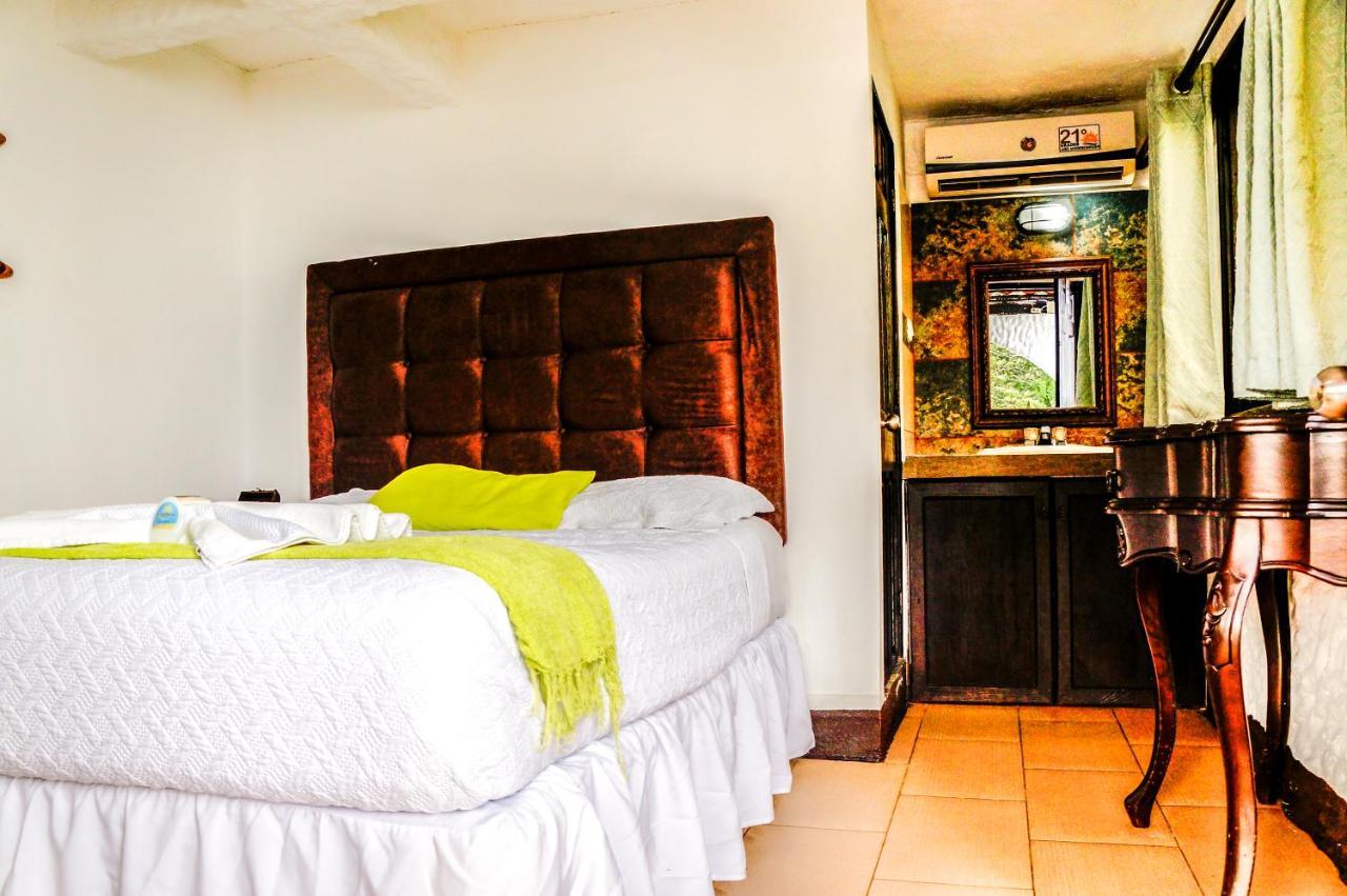 Hotel Mi Paraiso Rio Dulce Castillo de San Felipe Kültér fotó